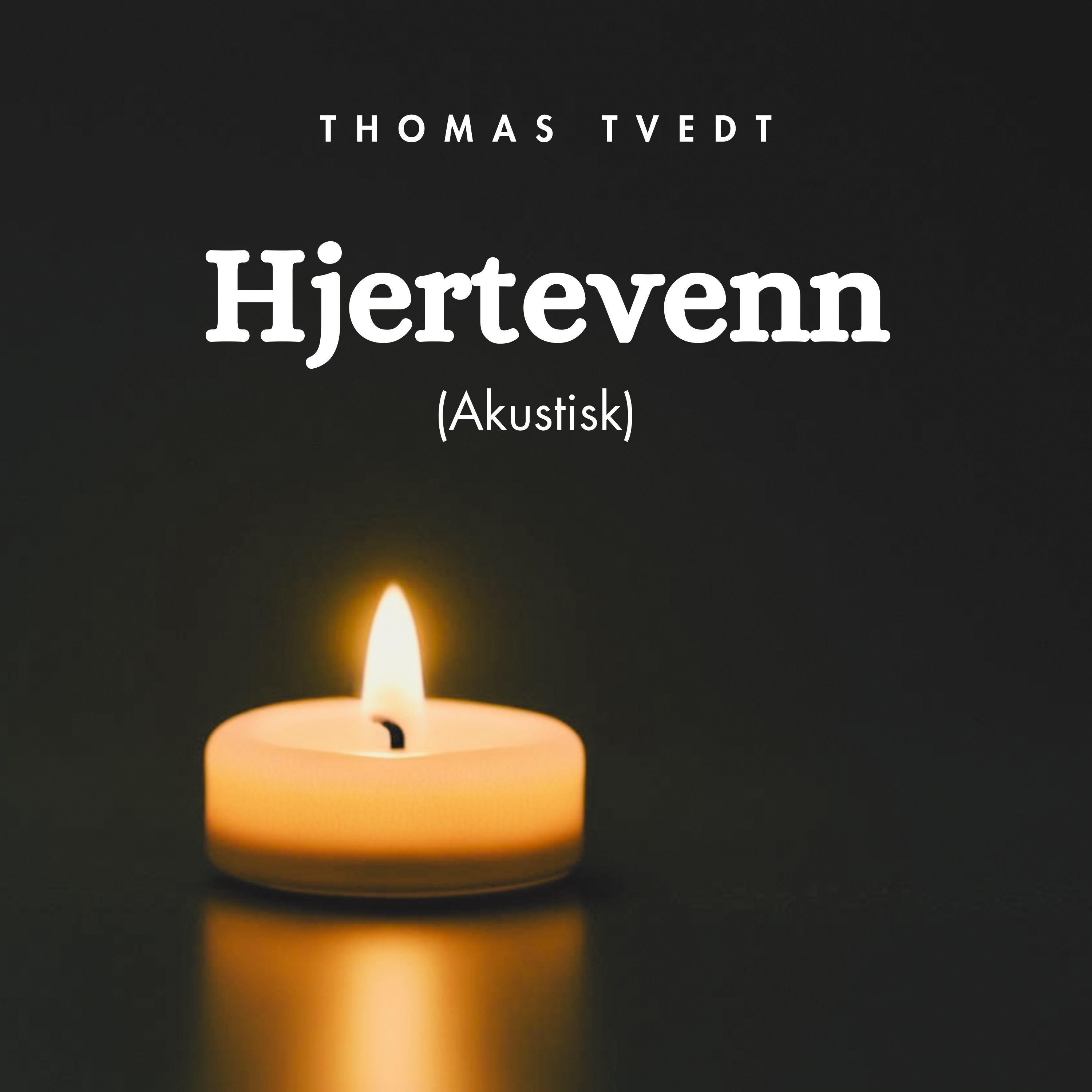 Cover for «Hjertevenn akustisk»: et enslig telys som brenner mot mørk bakgrunn, med «(Akustisk)» under tittelen.